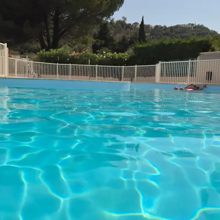 Les Pieds Dans L'eau - 6 Couchages * Mandelieu